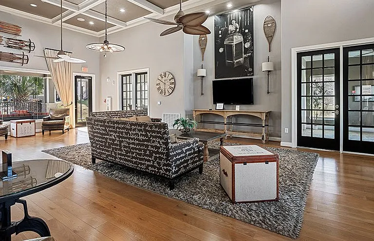 Parkway Grande Apartment Homes — Photo 10