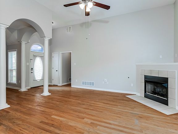 4th image of 50 Willow Crest Cv