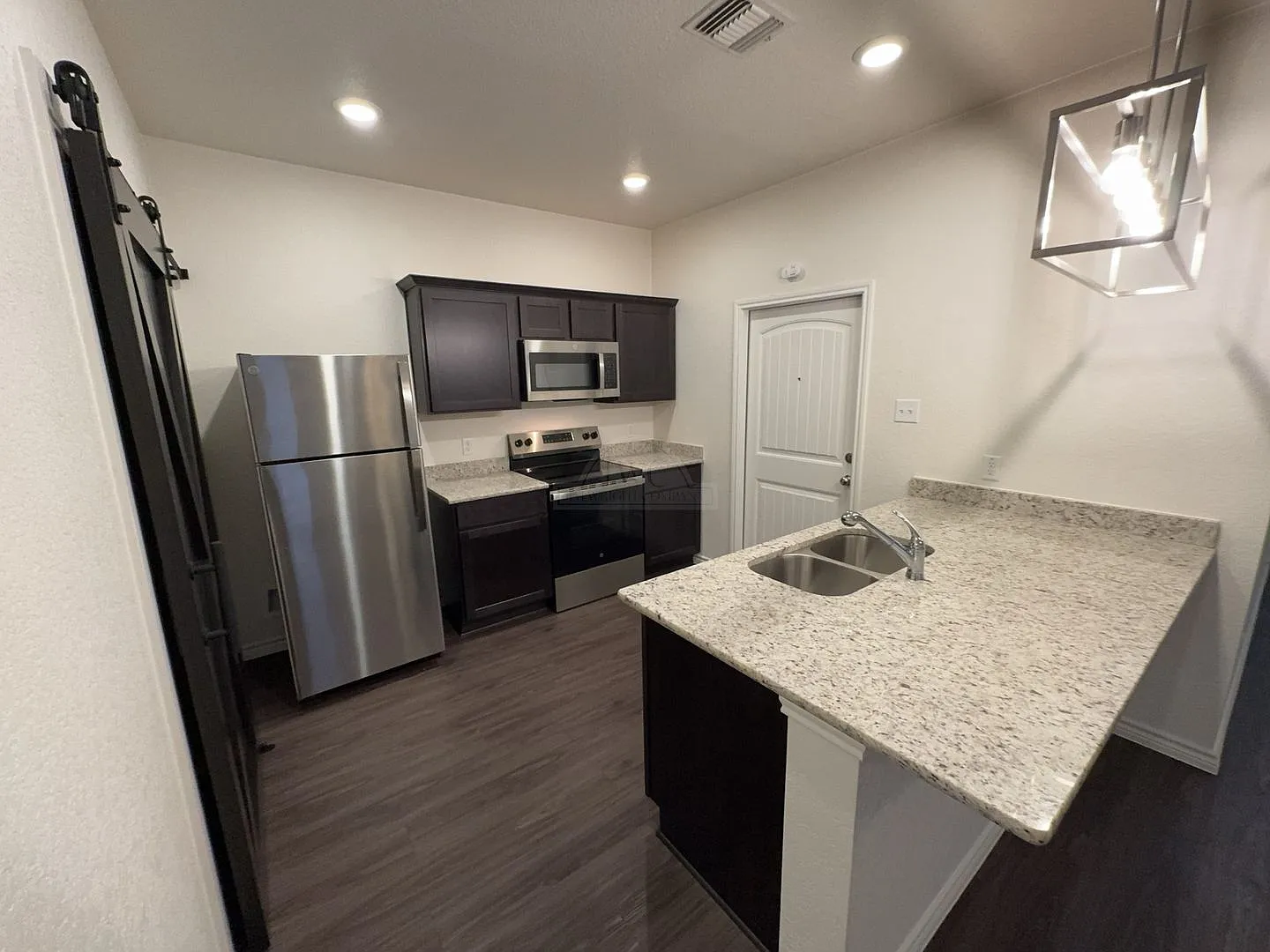 1-Week Free Rent 5106 Rose Garden Loop — Photo 4