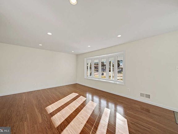 5th image of 7728 Heritage Dr