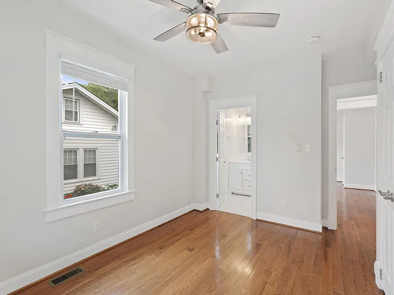 6011 44th Ave — Photo 18