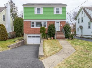 34 Hazelton Dr, White Plains, NY 10605