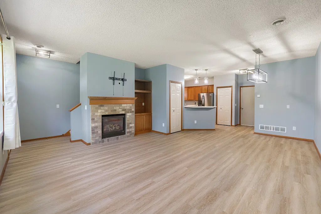 3 bed, 2.5 bath, 1776 sqft, $2,350 — Photo 4