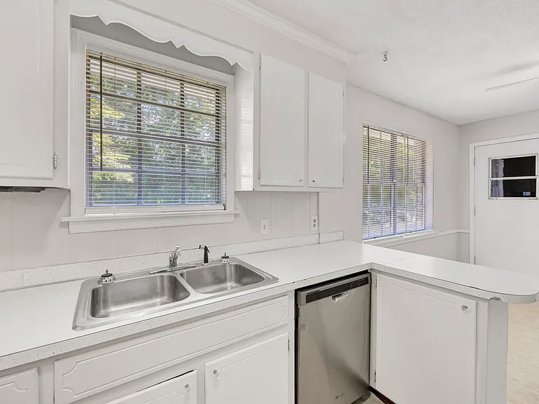2900 Holt Dr — Photo 12