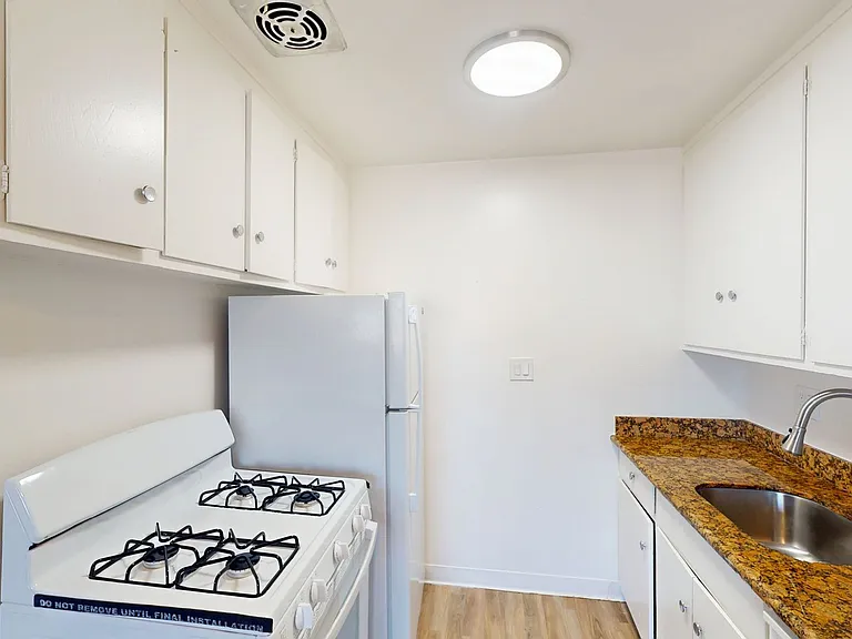 7036 MacArthur Blvd — Photo 9