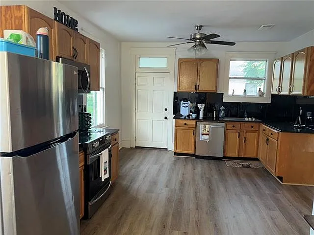 2427 Peniston St — Photo 9