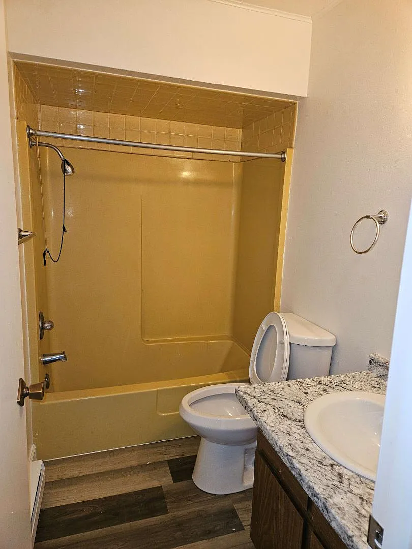 555 W High St - Apt 4 - 555 W High St — Photo 4