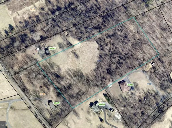 Leeds Manor Rd, Marshall, VA 20115