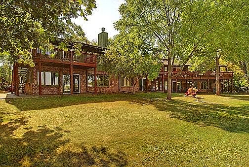 Enjoy lake living in this fabulous Townhome. Enjoy the open