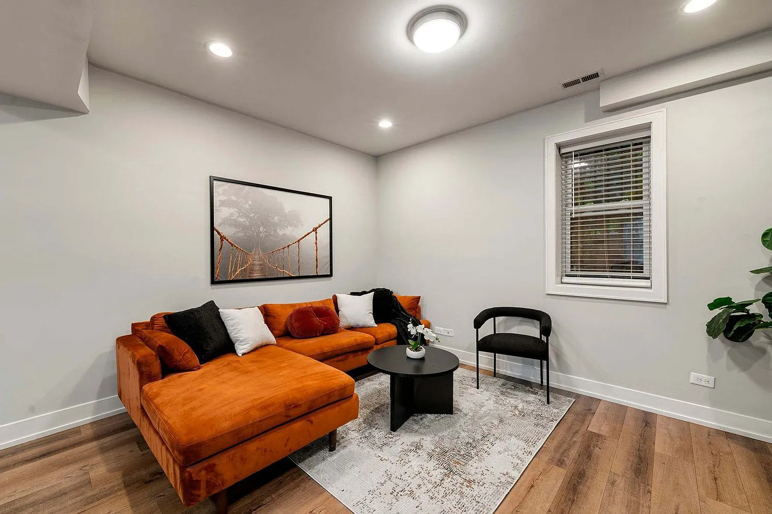 2 bed, 2.0 bath, 990 sqft, $4,564 — Photo 1