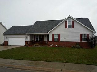 6102 E Meadow Ridge Rd, Columbus, IN 47203