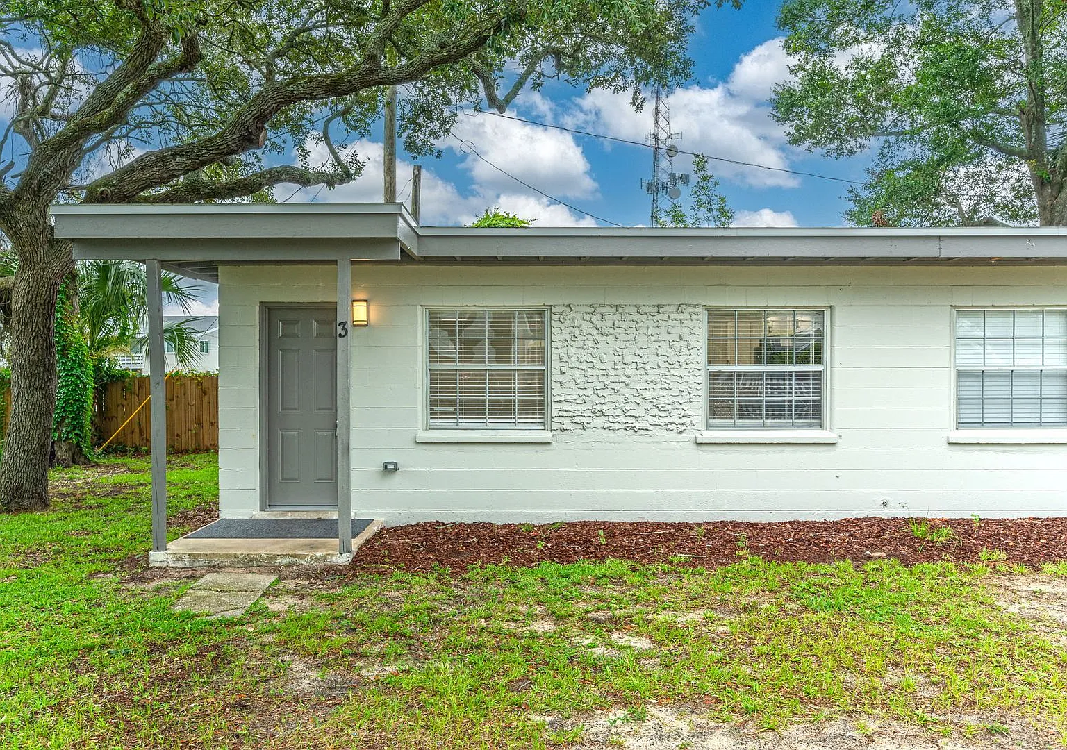 Updated Florida Cottage — Photo 2