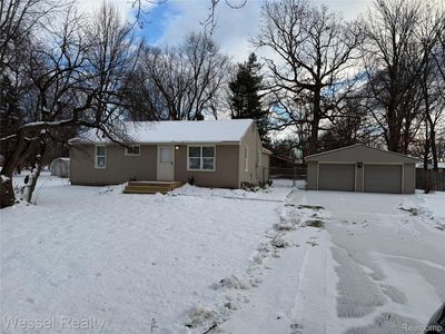 3173 Coin St, Burton, MI, 48519