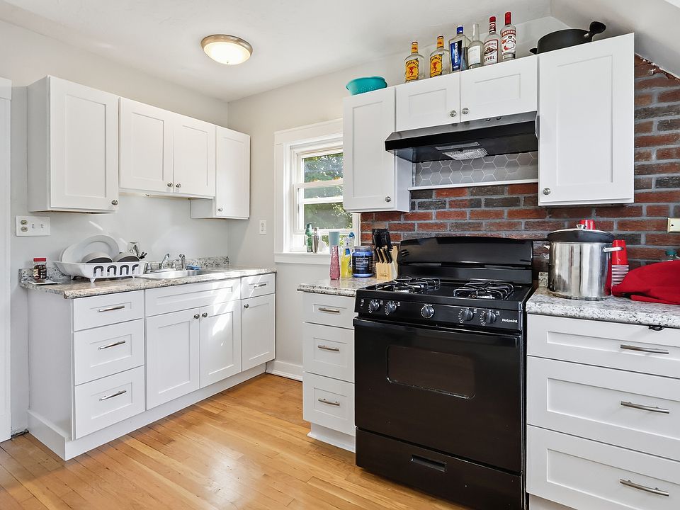 1st image of 78 Goddard St #2