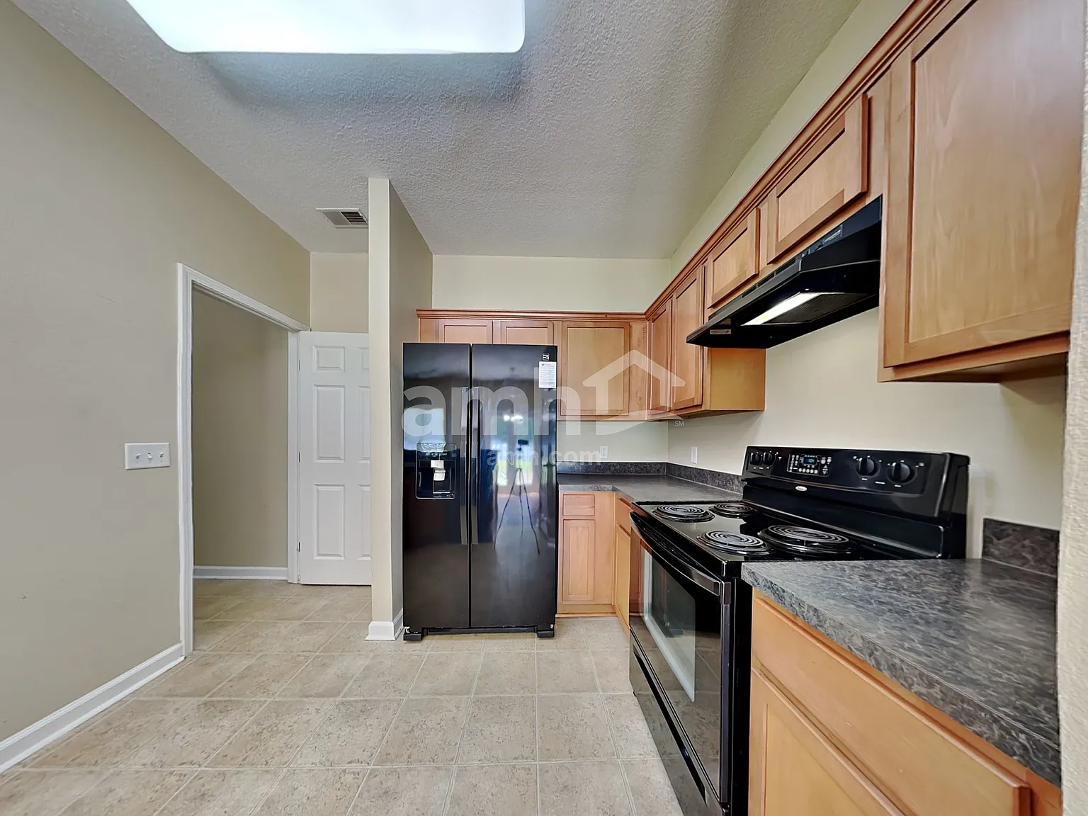 3 bed, 2.0 bath, 1240 sqft, $1,995 — Photo 3