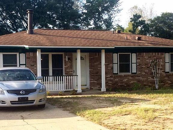 3rd image of 4684 Geneva Dr
