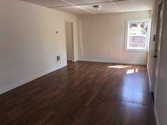 5th image of 844 NE 4th Ave