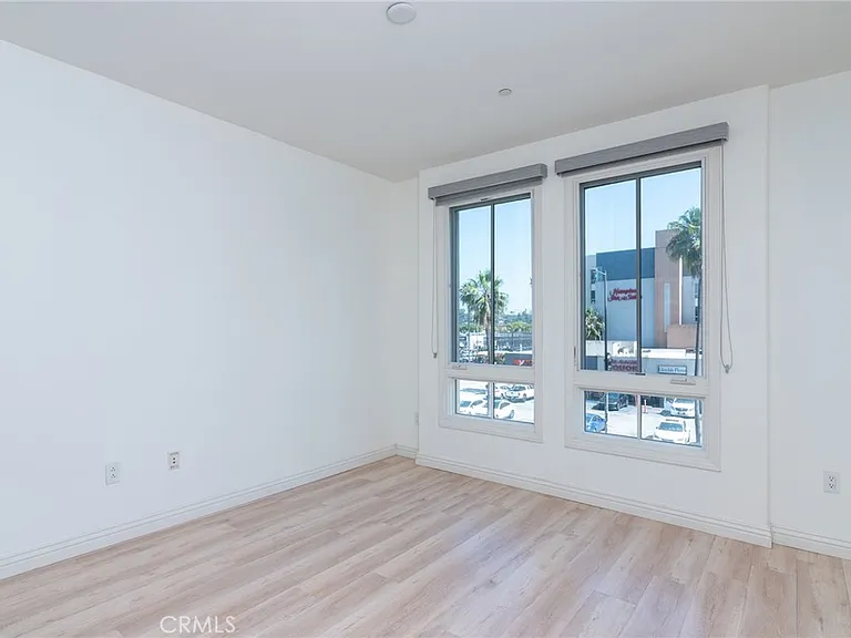 268 Caruso Ave — Photo 32