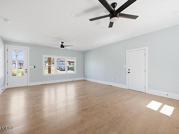 3rd image of 2371 Kensington Rd