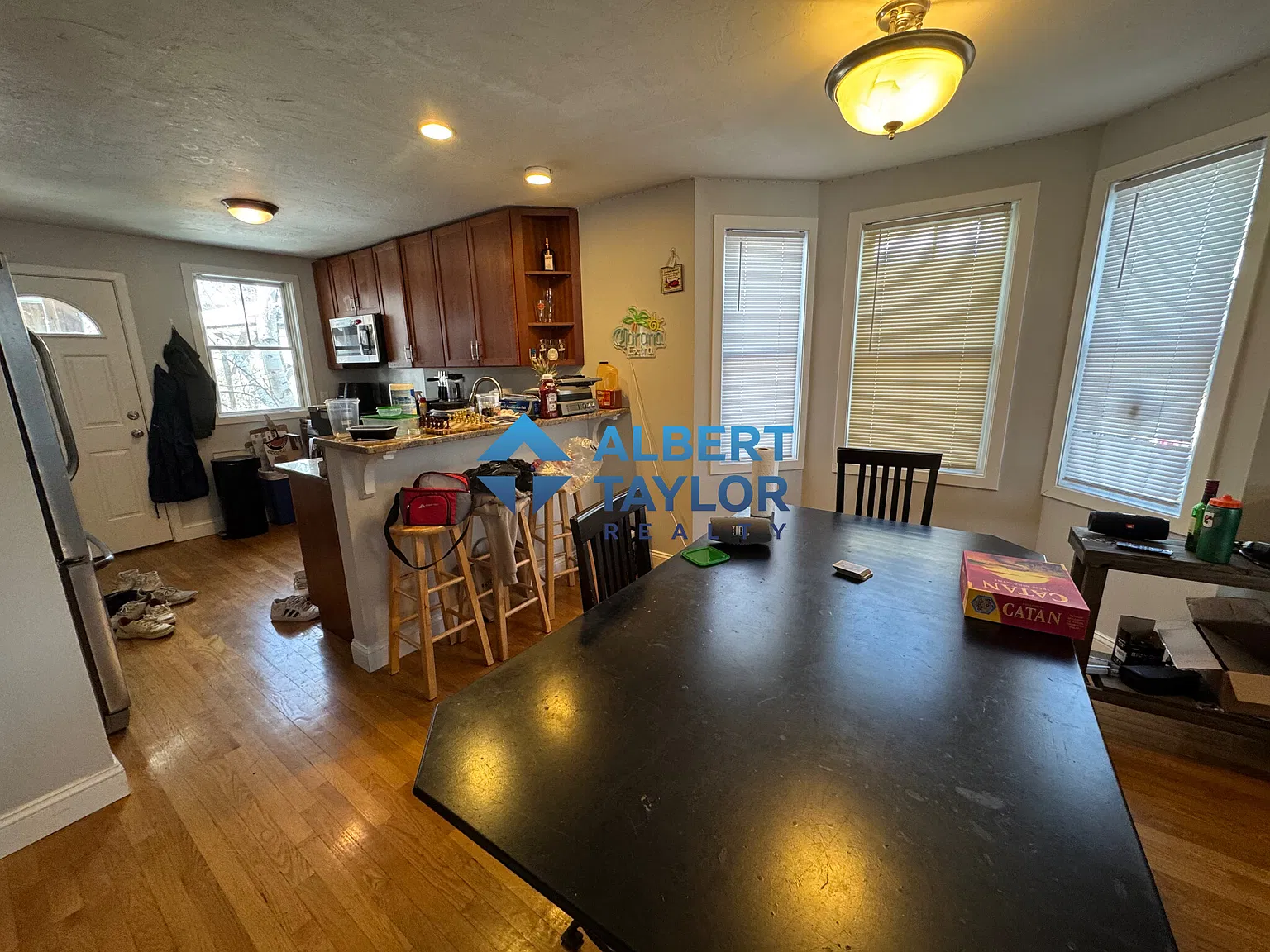 5 bed, 9999 sqft, $8,500 — Photo 1