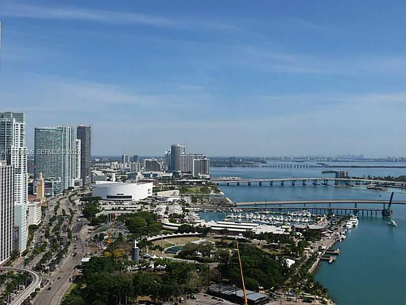 325 Biscayne Blvd #4122