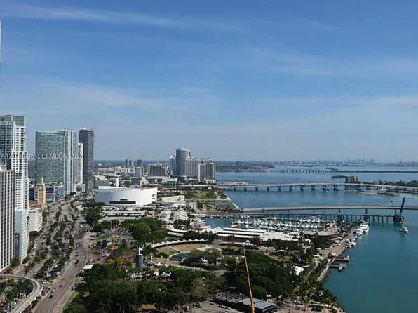 325 Biscayne Blvd, Miami, FL