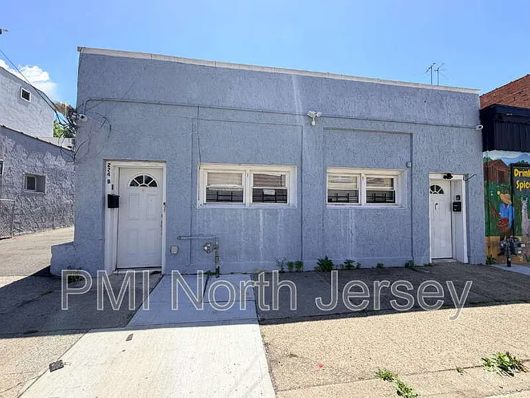 224 Macarthur Ave #B — Photo 1