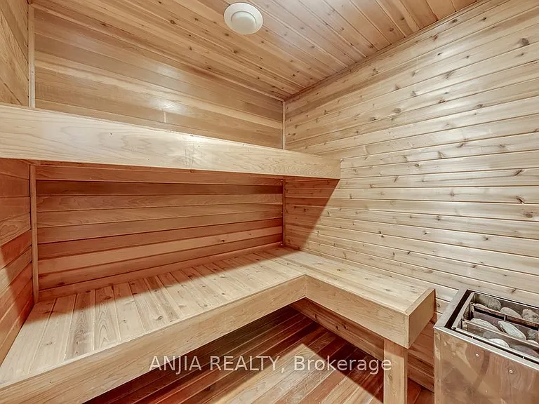 2419 Lionheart Cres — Photo 32