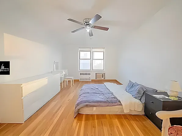 41-25 Kissena Boulevard image 20 of 26