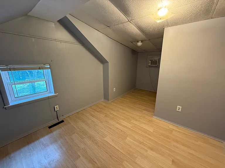 2320 W 11th St — Photo 35