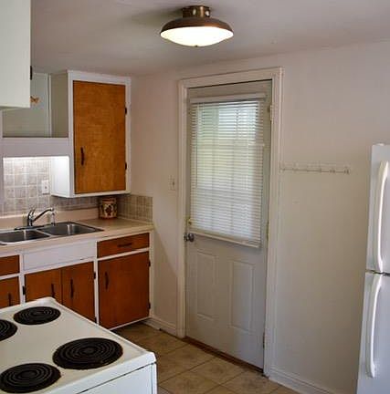 3rd image of 449 N Prospect St