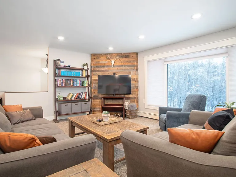 Terrace Dr — Photo 6