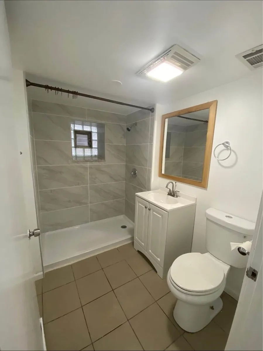 Building Photo - 1306 S 58th Ave #G