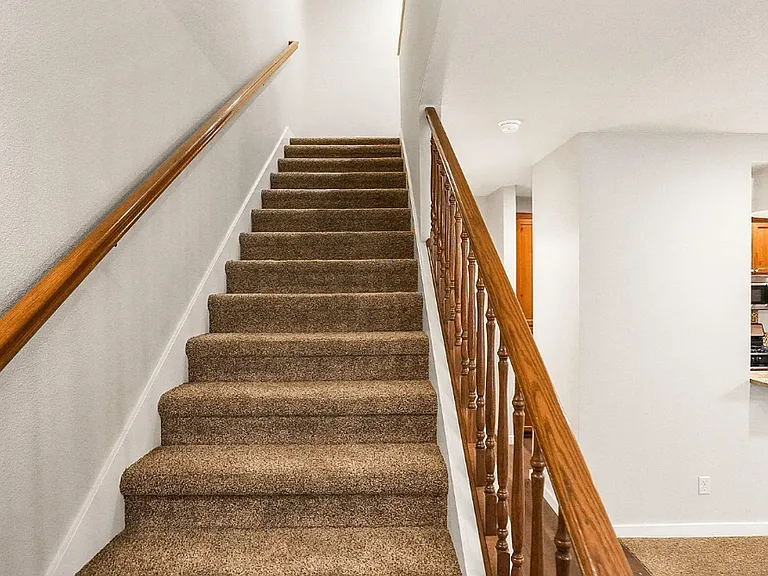 384 Market St NE — Photo 14