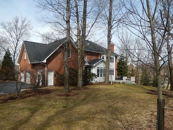 3rd image of 729 Lindwood Dr