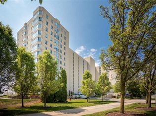 5280 Lakeshore Rd #102, Burlington, ON L7L5R1