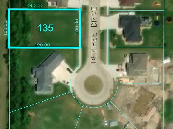 135 Desiree Dr, Grand Forks, ND 58201