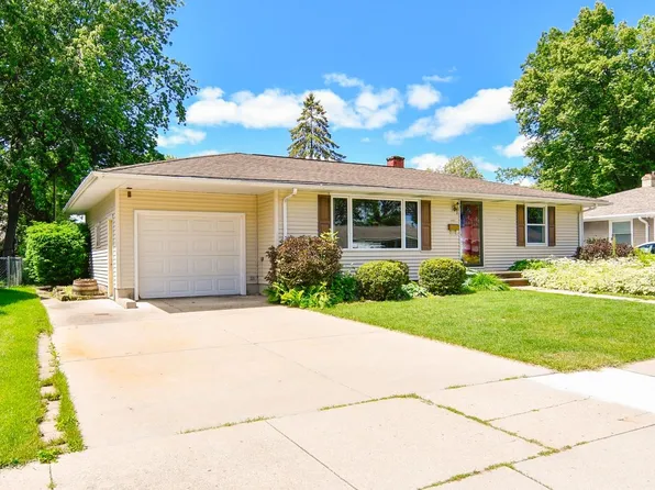 1067 Raleigh St, Green Bay, WI 54304
