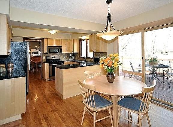 3rd image of 3040 Holly Ln N