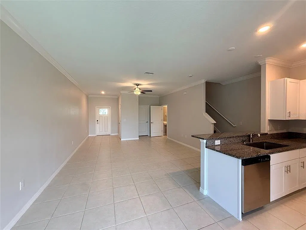 3 bed, 2.5 bath, 1666 sqft, $2,000 — Photo 4