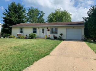 2143 Bedford Rd, Freeport, IL 61032