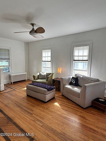 3rd image of 33 Marwood Street