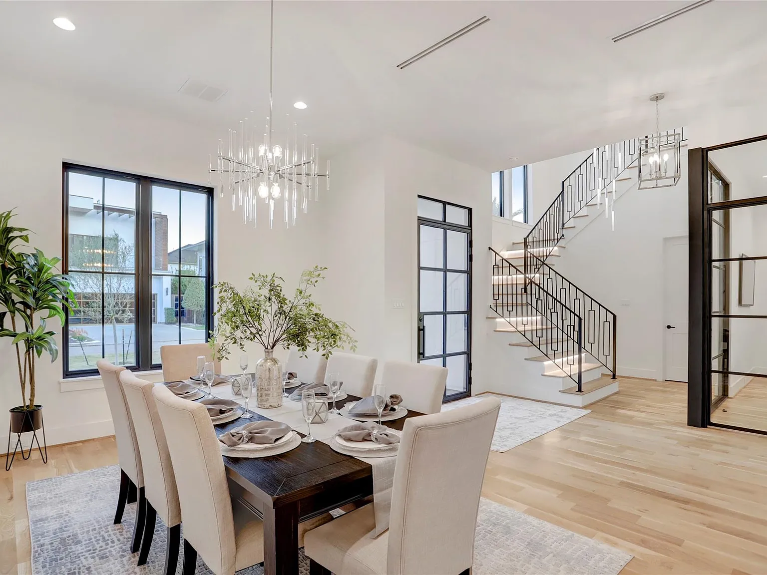 5 bed, 5.5 bath, 5384 sqft, $15,000 — Photo 4