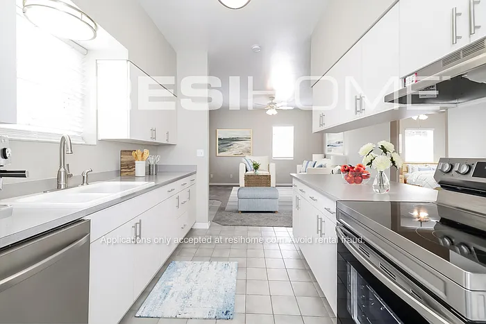1335 34th St NW — Photo 3