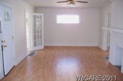 3rd image of 824 Richie Ave