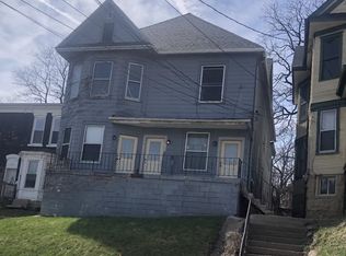 697 Caledonia Pl, Dubuque, IA 52001