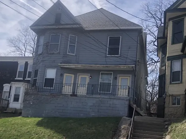 697 Caledonia Pl, Dubuque, IA 52001