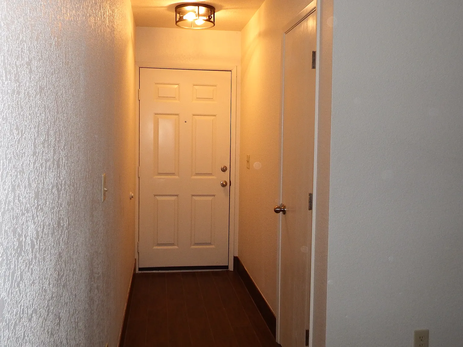 2 bed, 1000 sqft, $1,995 — Photo 4