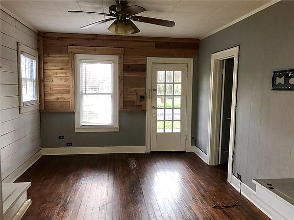 3rd image of 615 N Green St