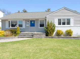 59 Garden Blvd, Hicksville, NY 11801